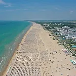 Bright Flat Next To The Apartman Bibione