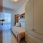 Apartman Bright Flat Next To The