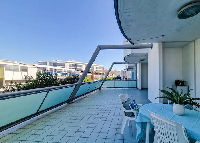 Bright Flat Next To The アパート ビビオーネ