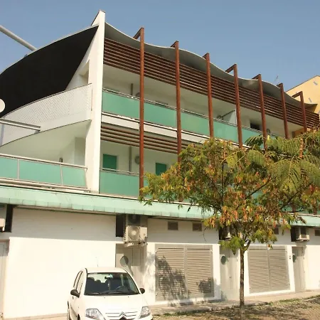 Διαμέρισμα Bright Flat Next To The *