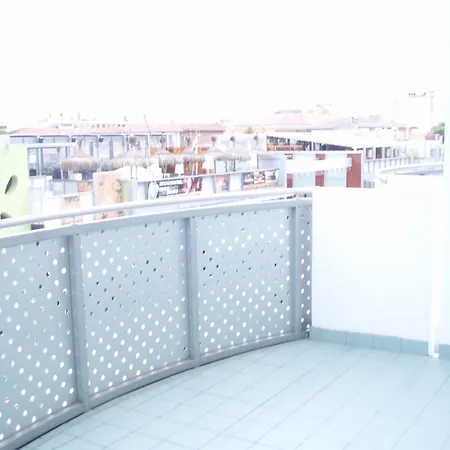 Διαμέρισμα Bright Flat Next To The *